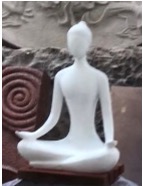 Tượng Yoga ngồi thiền họa tiết xanh ngọc( TT0030)